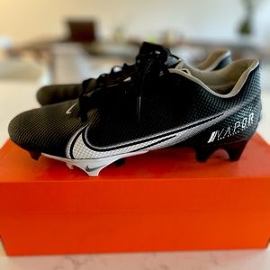 NIKE FOOTBALL CLEATS!!  Nike Vapor cleats.